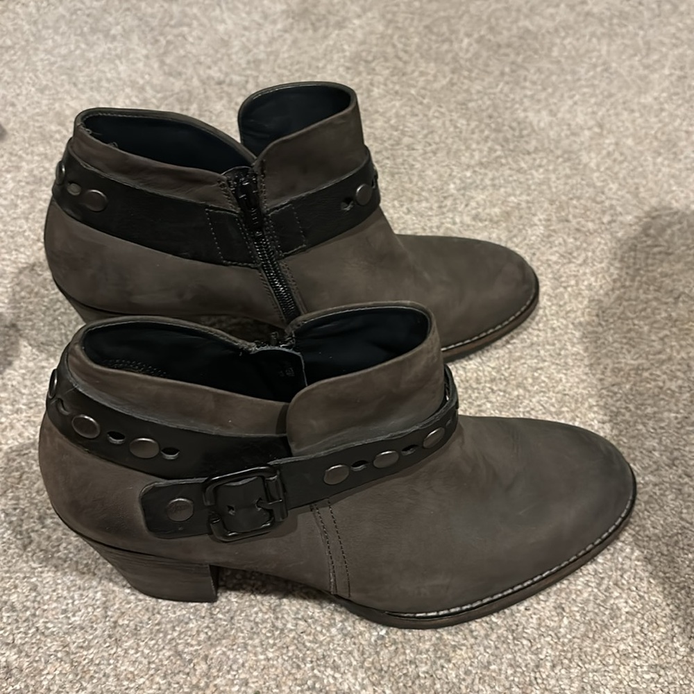 EUC Paul Green heeled moto-style bootie, gray and black. Size 6.5 UK/ 9 US - Picture 4 of 8